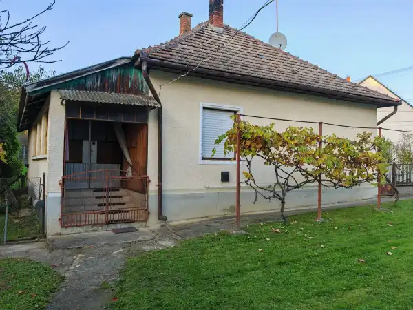 Eladó családi ház, Hegyhátszentjakab 2 szoba 72 m² 34.9 M Ft